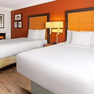 Hotel La Quinta By Wyndham Pittsburgh Airport